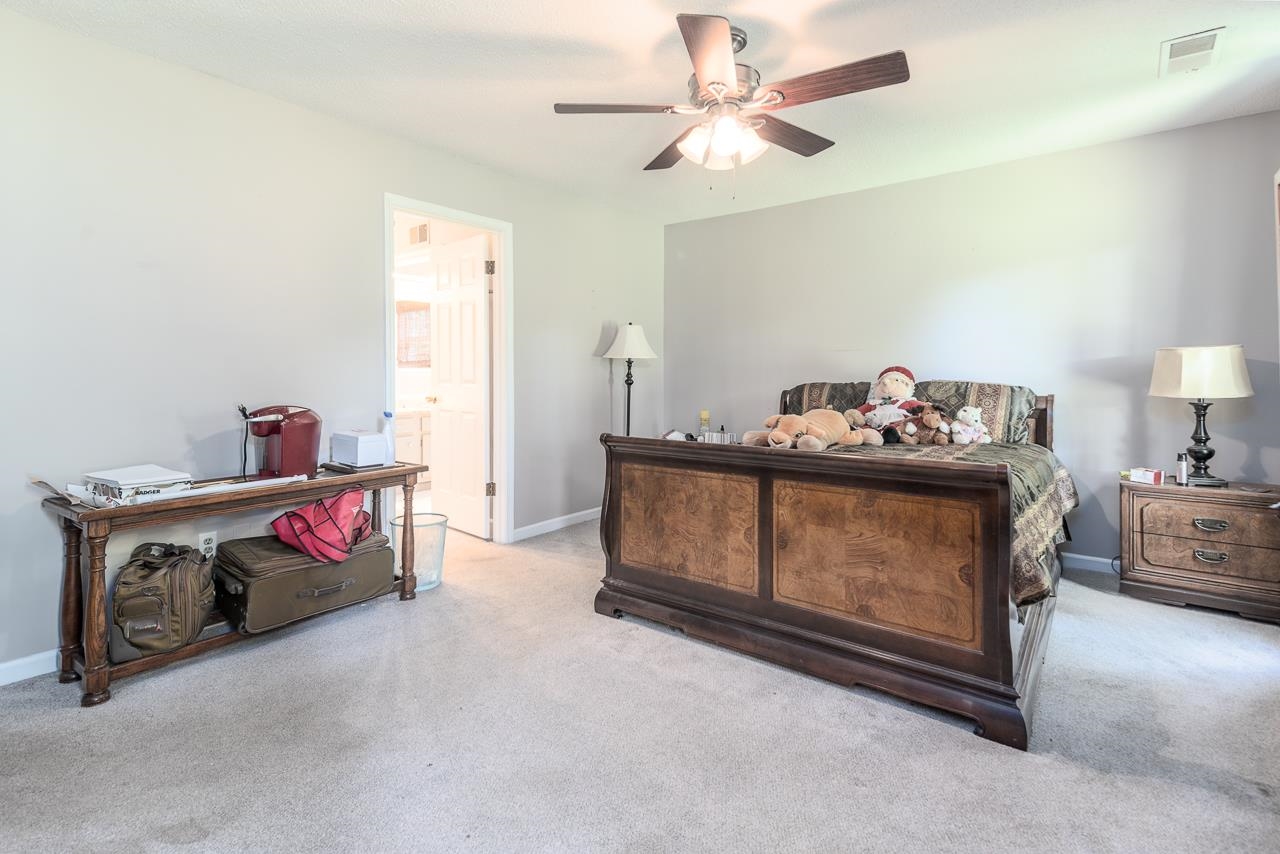 7829 Gateway Inlet Memphis, TN 38119 - Photo 3 of 30 a living room with furniture and a flat screen tv