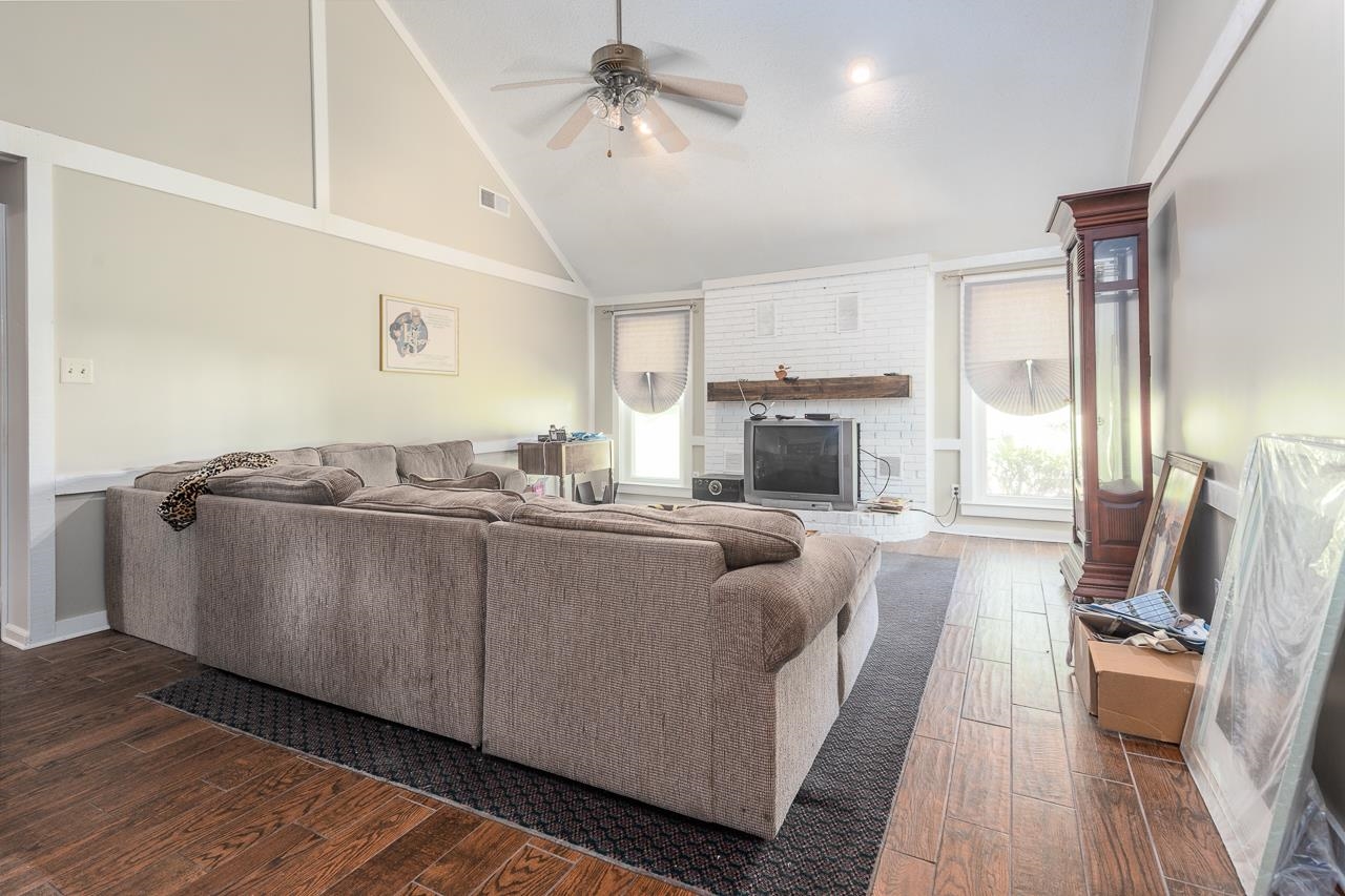 7829 Gateway Inlet Memphis, TN 38119 - Photo 7 of 30 a living room with furniture and a flat screen tv