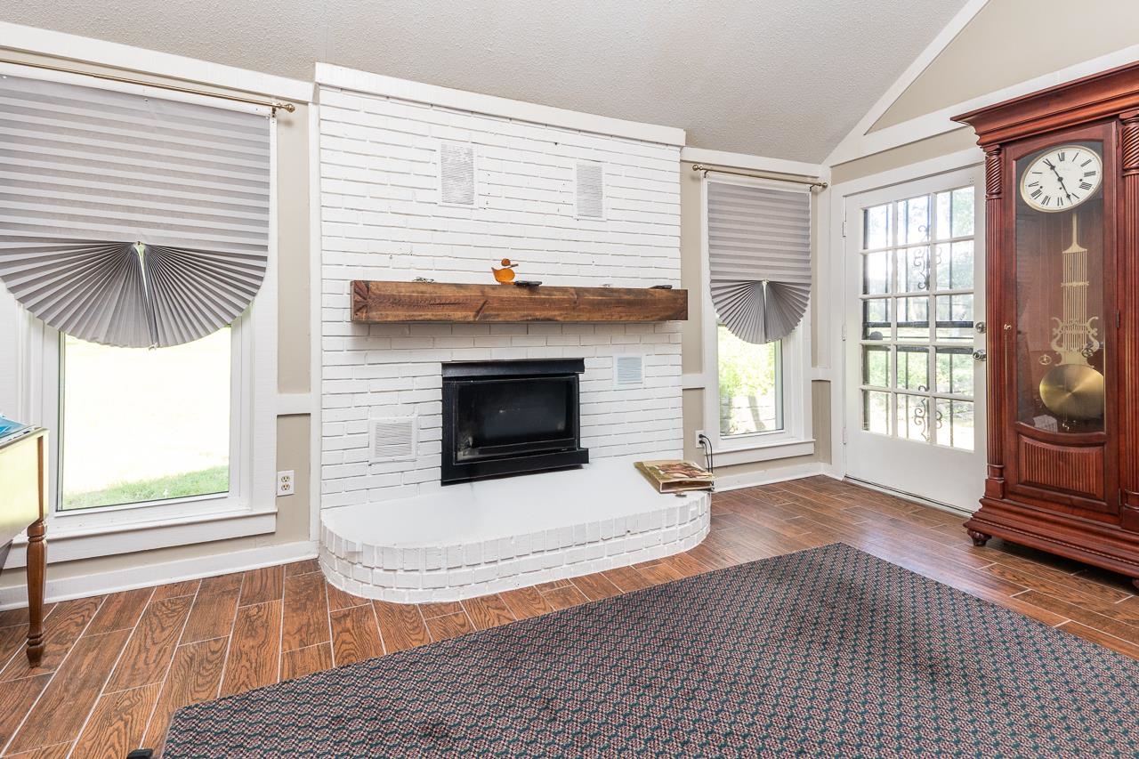 7829 Gateway Inlet Memphis, TN 38119 - Photo 9 of 30 a living room with furniture and a fireplace