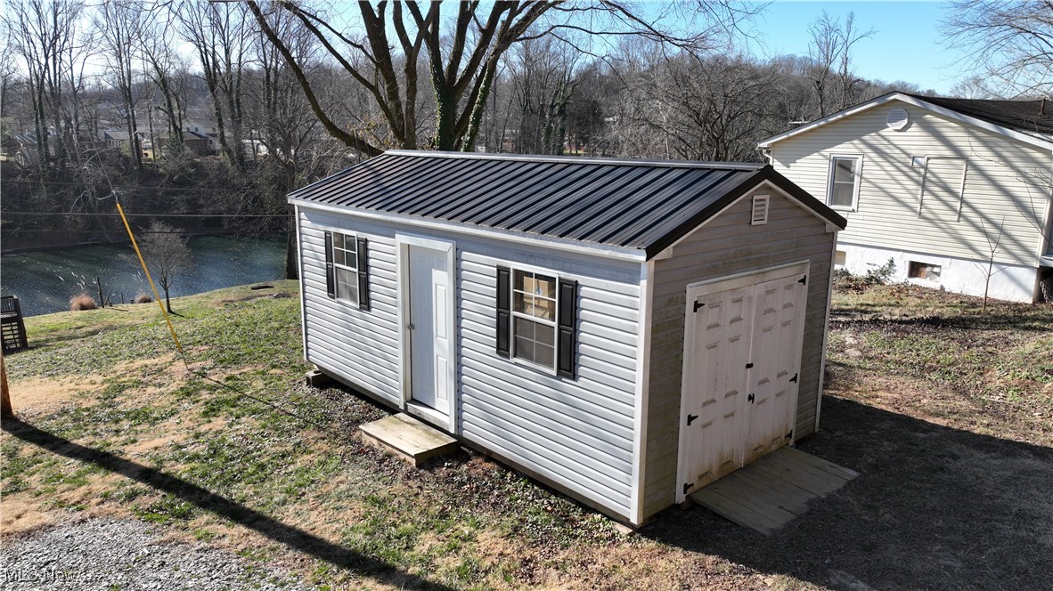 1119 Strawberry Road St. Albans, WV 25177 - Photo 2 of 16