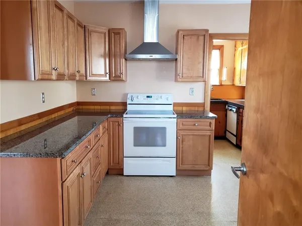 $1,950 | 40 East Barrows Street, Unit 2, Cumberland, RI 02864