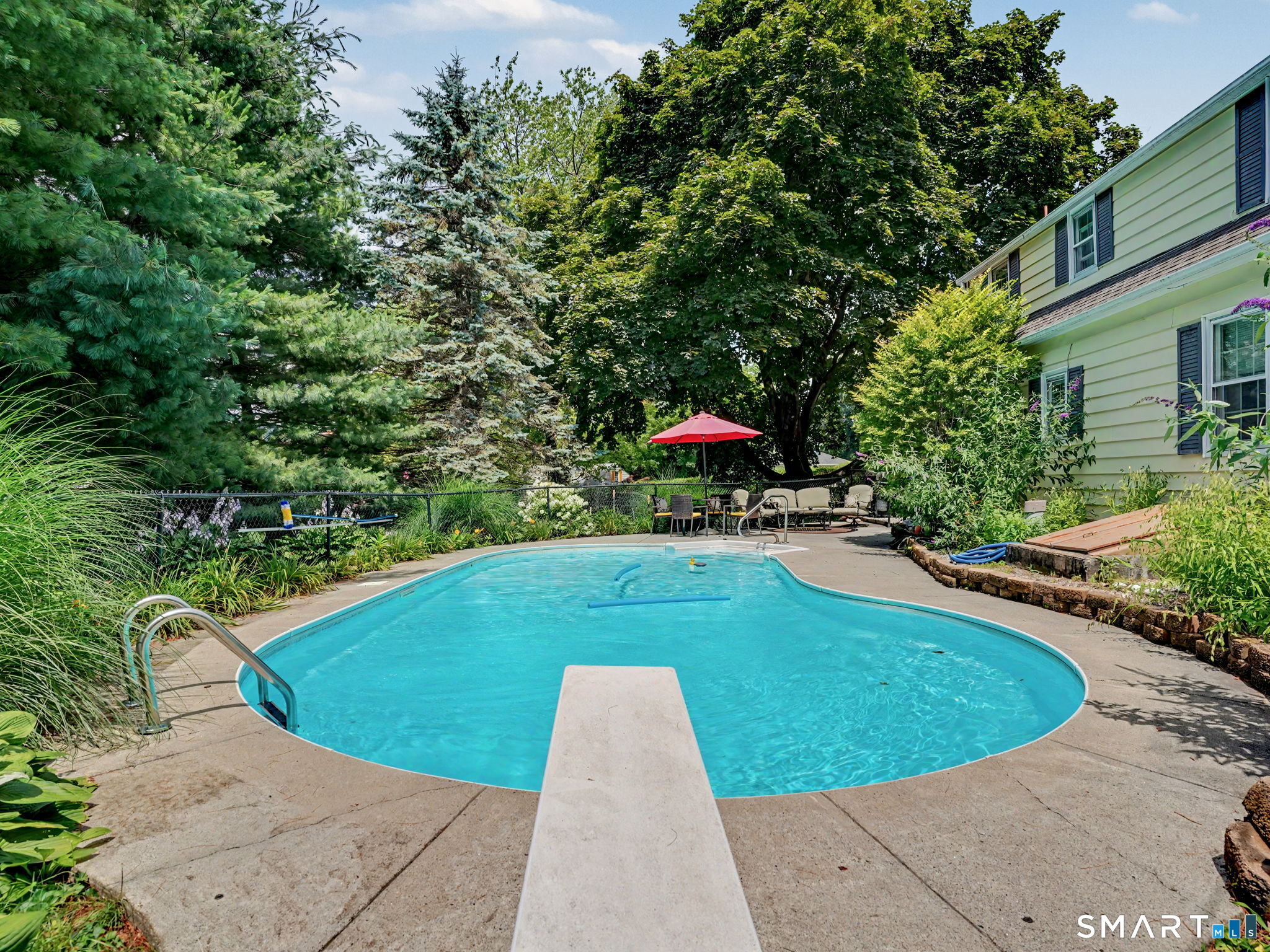 10 Crest Road Danbury, CT 06811 - Photo 26 of 39