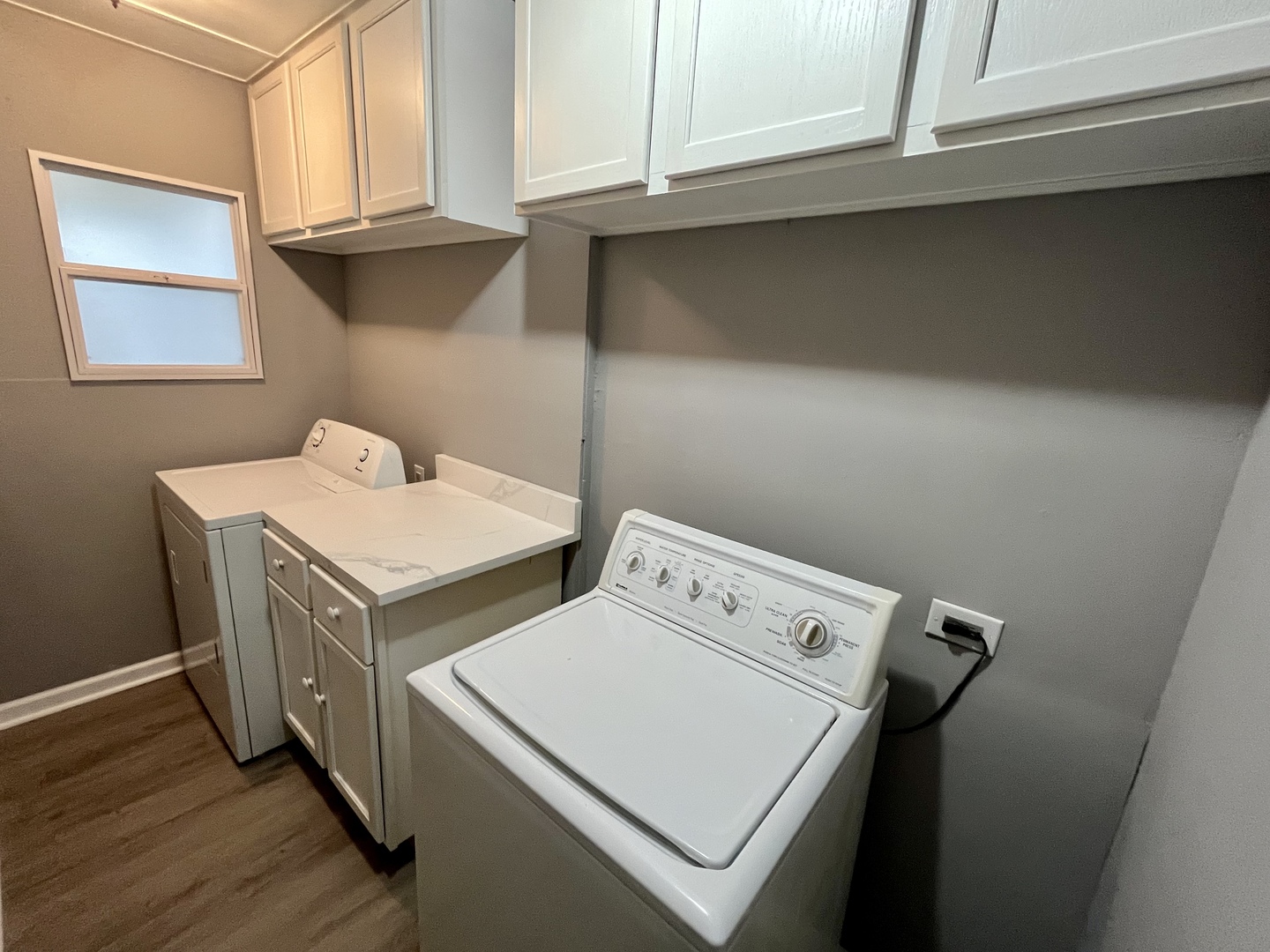 207 MacGregor Road Lockport, IL 60441 - Photo 13 of 14 a utility room with dryer and washer