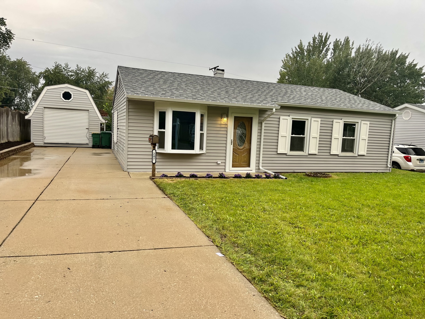 207 MacGregor Road Lockport, IL 60441 - Photo 2 of 14 a front view of house with yard