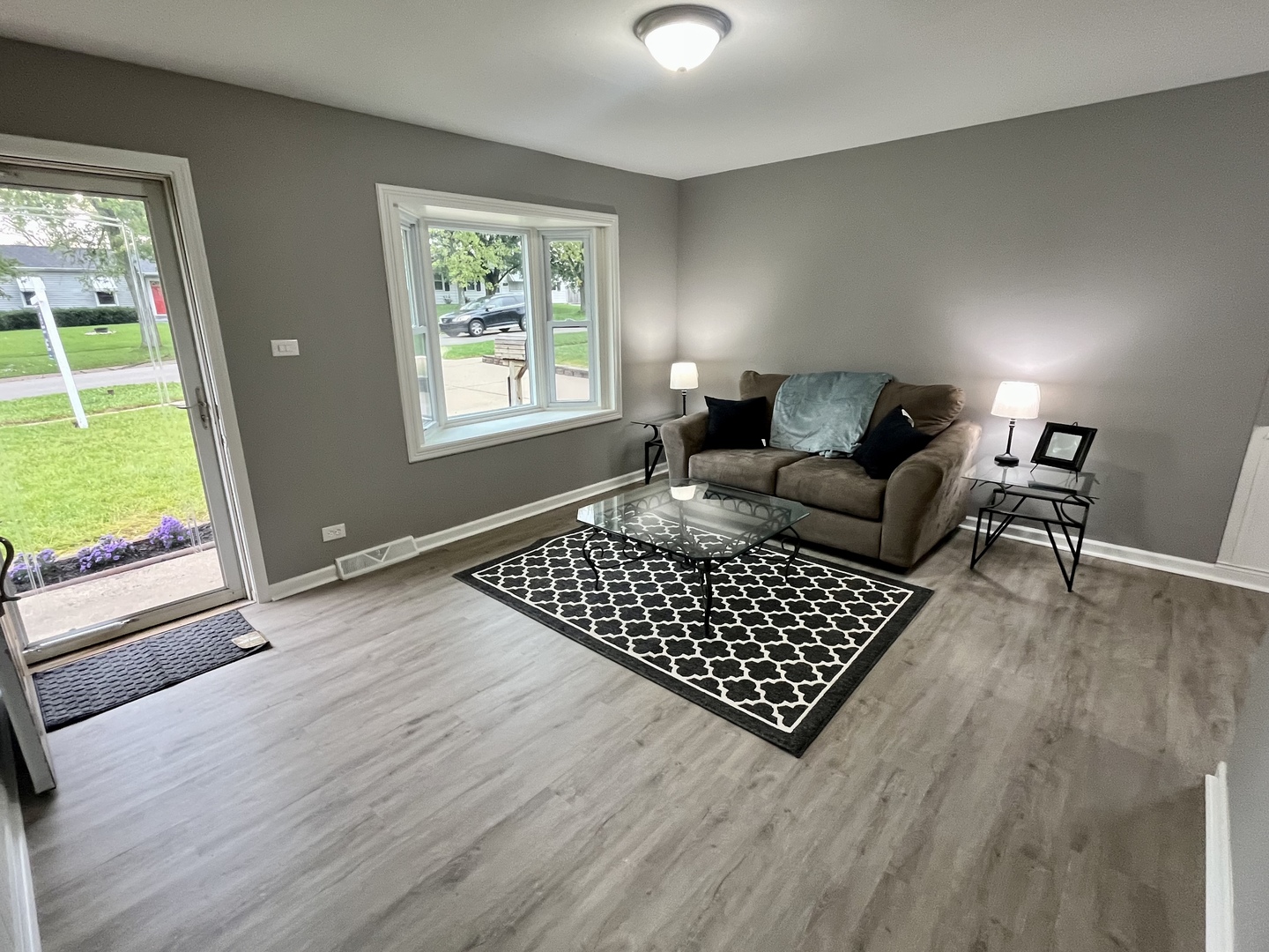 207 MacGregor Road Lockport, IL 60441 - Photo 3 of 14 a living room with furniture and a window