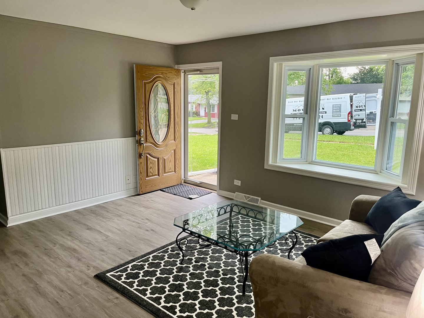 207 MacGregor Road Lockport, IL 60441 - Photo 4 of 14 a living room with furniture and a window