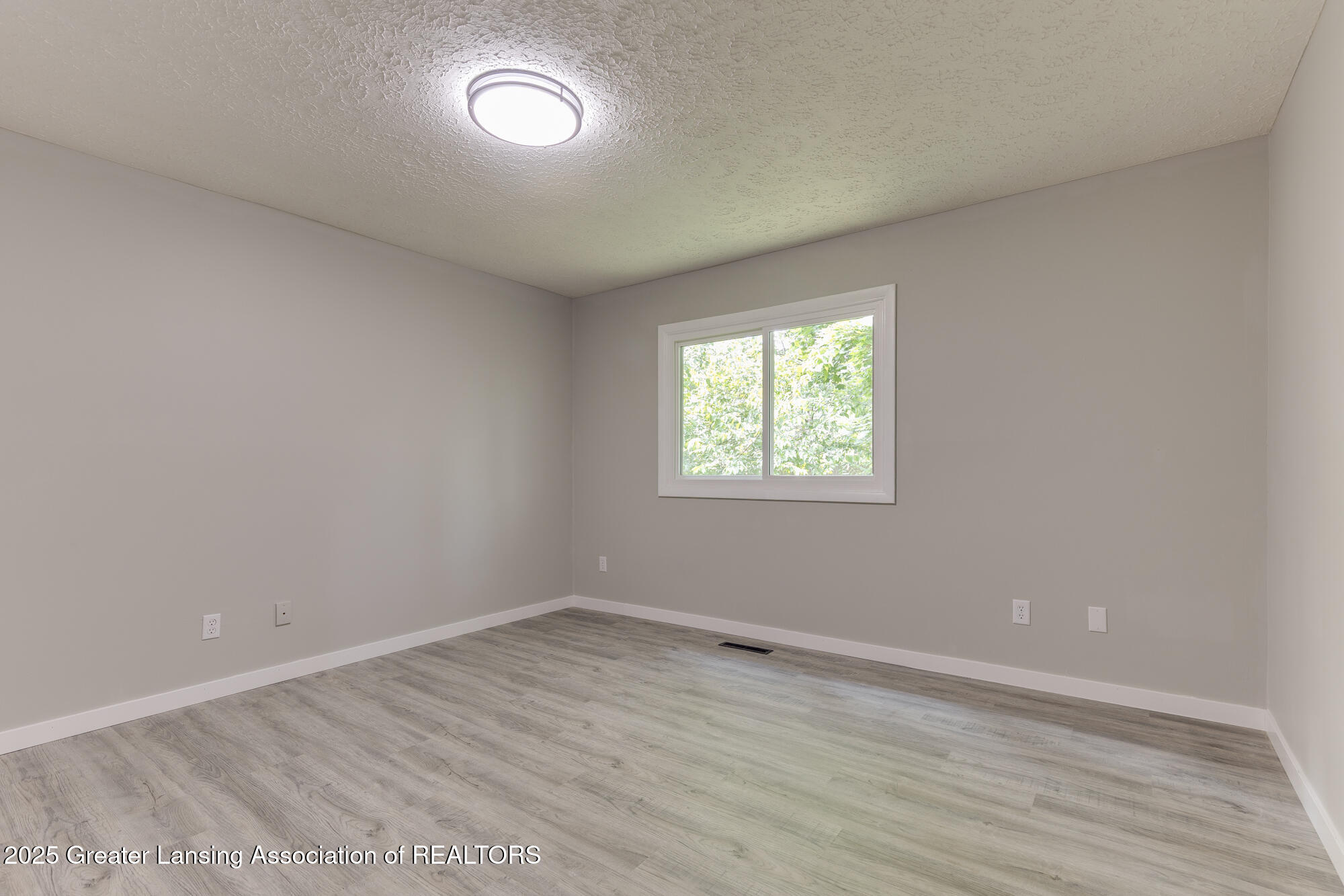 2501 Byrnes Road Lansing, MI 48906 - Photo 13 of 27 2501_Byrnes_PAULA-18