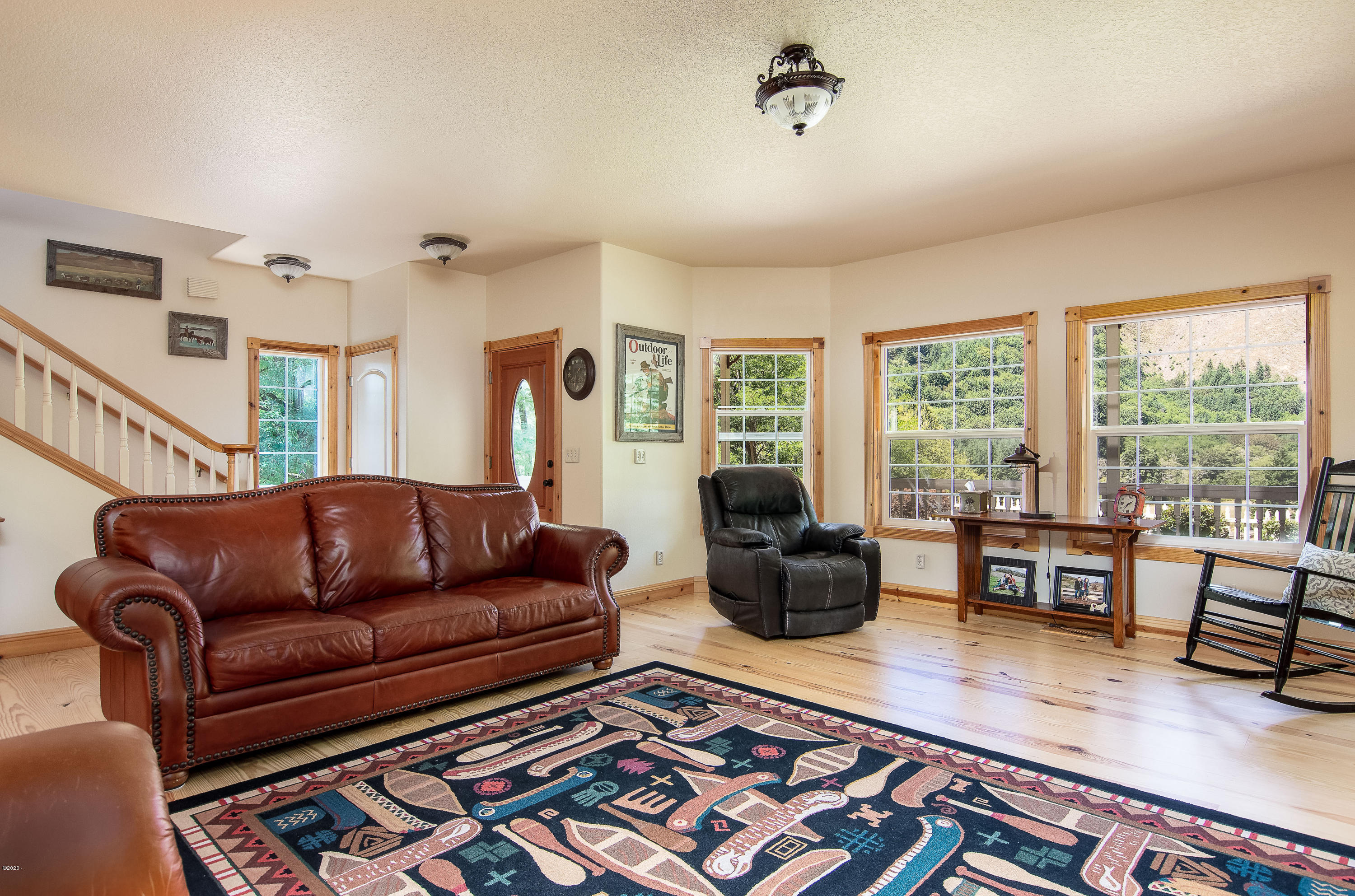 2536 Nashville Road Eddyville, OR 97343 - Photo 9 of 39 Great Room