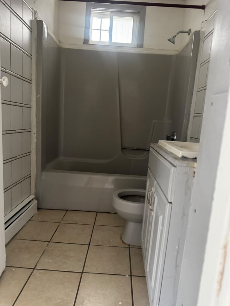 792 Atwells Avenue Providence, RI 02909 - Photo 31 of 47 Second Floor Apartment