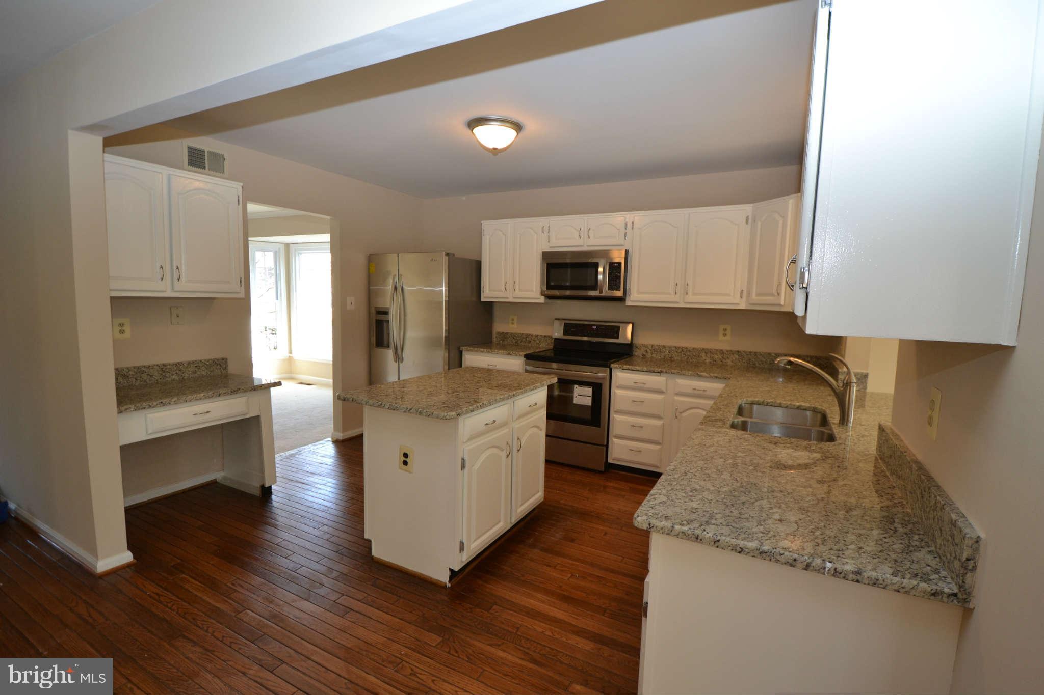 9513 Retriever Road Burke, VA 22015 - Photo 9 of 22 Kitchen