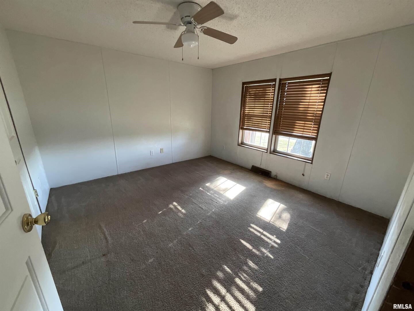 7106 Krutsinger Road Kinmundy, IL 62854 - Photo 6 of 27