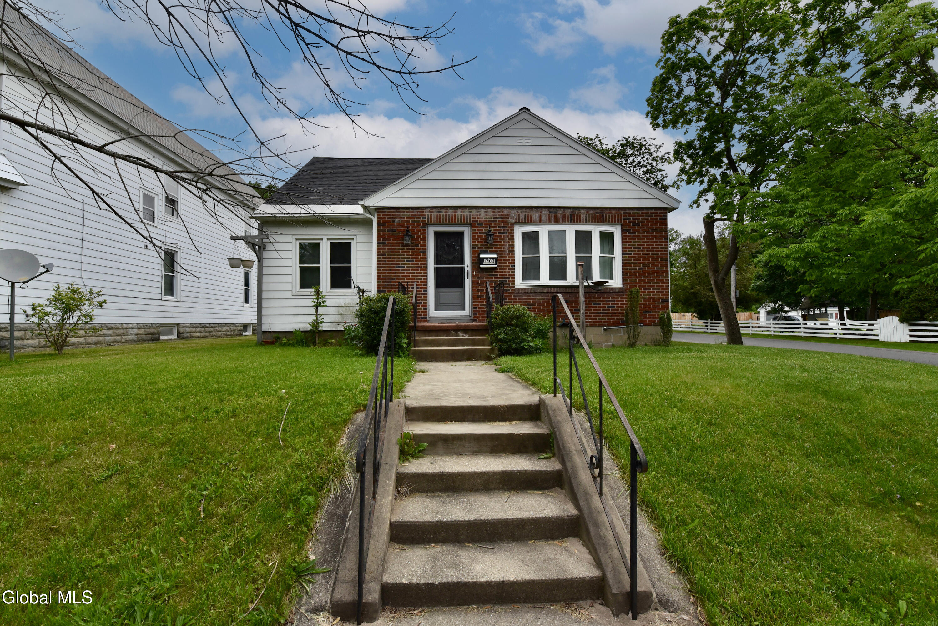 1702 Lenox Road Schenectady, NY 12308 - Photo 4 of 64 4