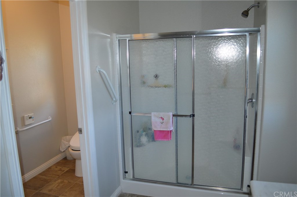 39423 Grassy Road Temecula, CA 92592 - Photo 15 of 39 Master bathroom with separate water closet
