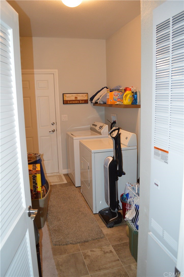 39423 Grassy Road Temecula, CA 92592 - Photo 21 of 39 Large utility room