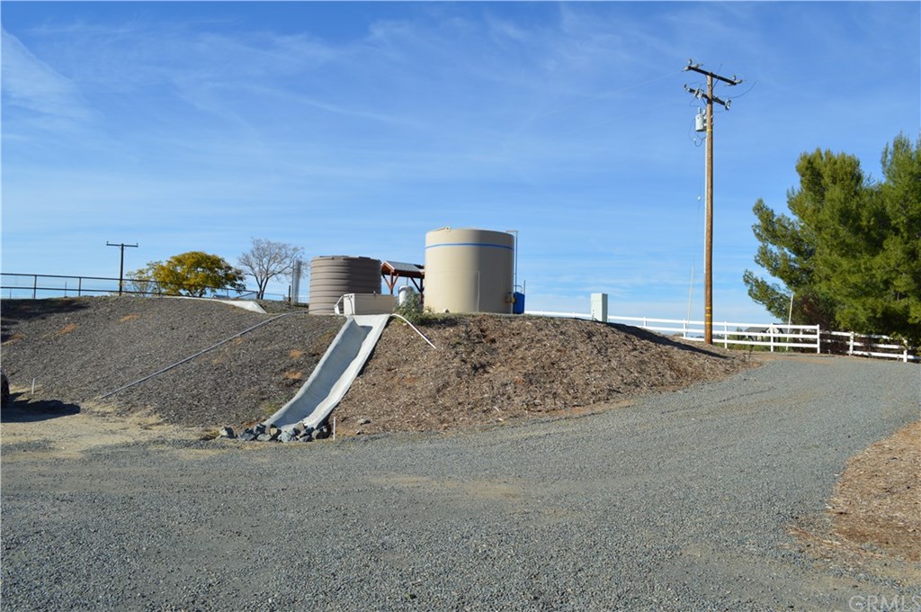39423 Grassy Road Temecula, CA 92592 - Photo 25 of 39 Private well and water storage