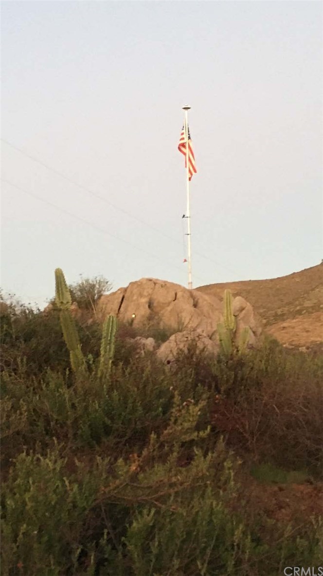 39423 Grassy Road Temecula, CA 92592 - Photo 29 of 39 Flag pole on property