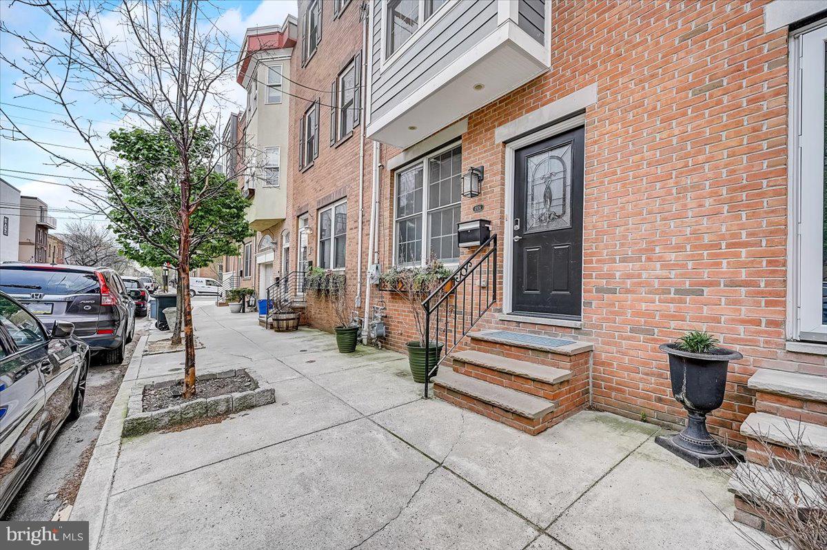 2108 Carpenter Street Philadelphia, PA 19146 - Photo 2 of 38 Exterior Front