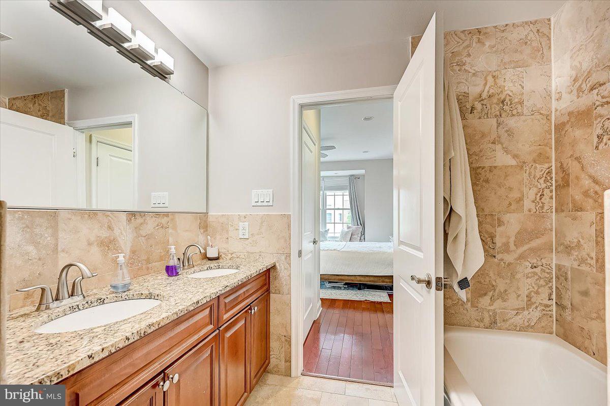 2108 Carpenter Street Philadelphia, PA 19146 - Photo 23 of 38 3rd Floor (Primary Bathroom)