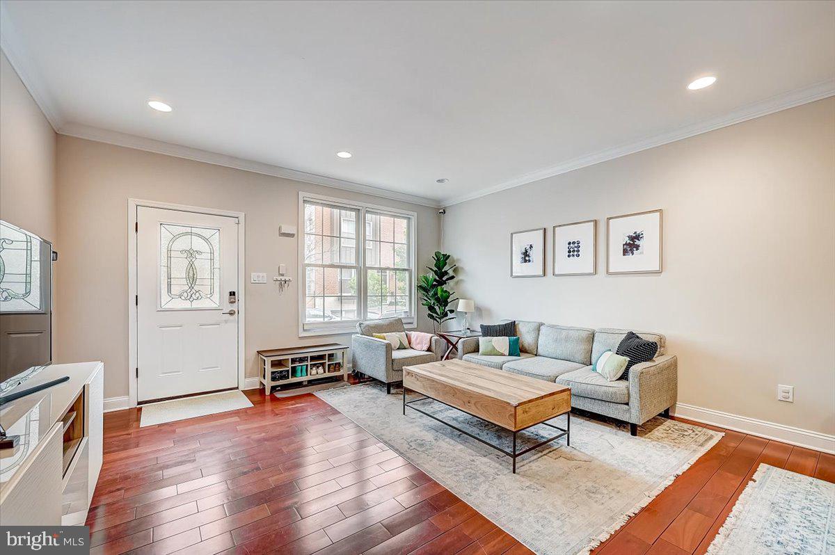 2108 Carpenter Street Philadelphia, PA 19146 - Photo 3 of 38 Foyer/Living Room