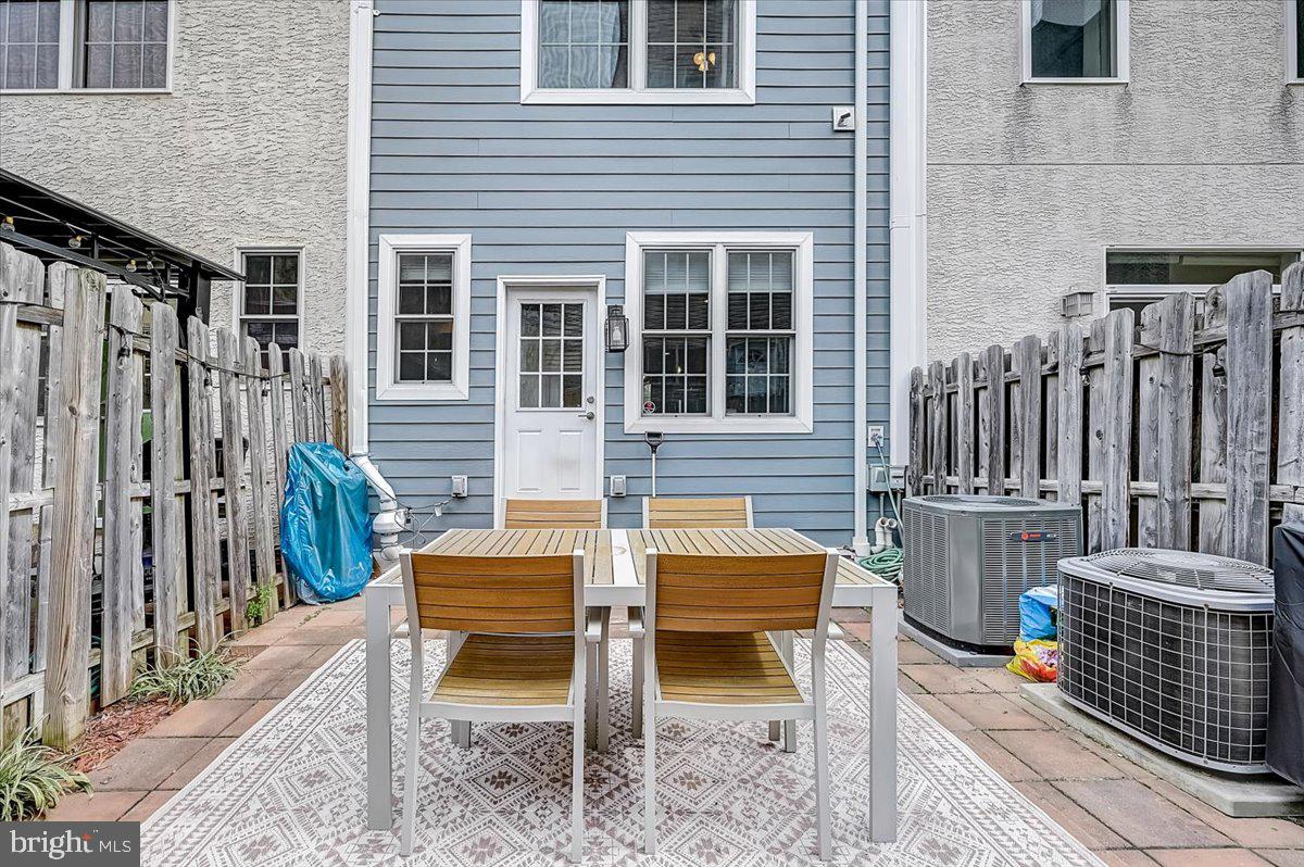 2108 Carpenter Street Philadelphia, PA 19146 - Photo 35 of 38 Exterior Back