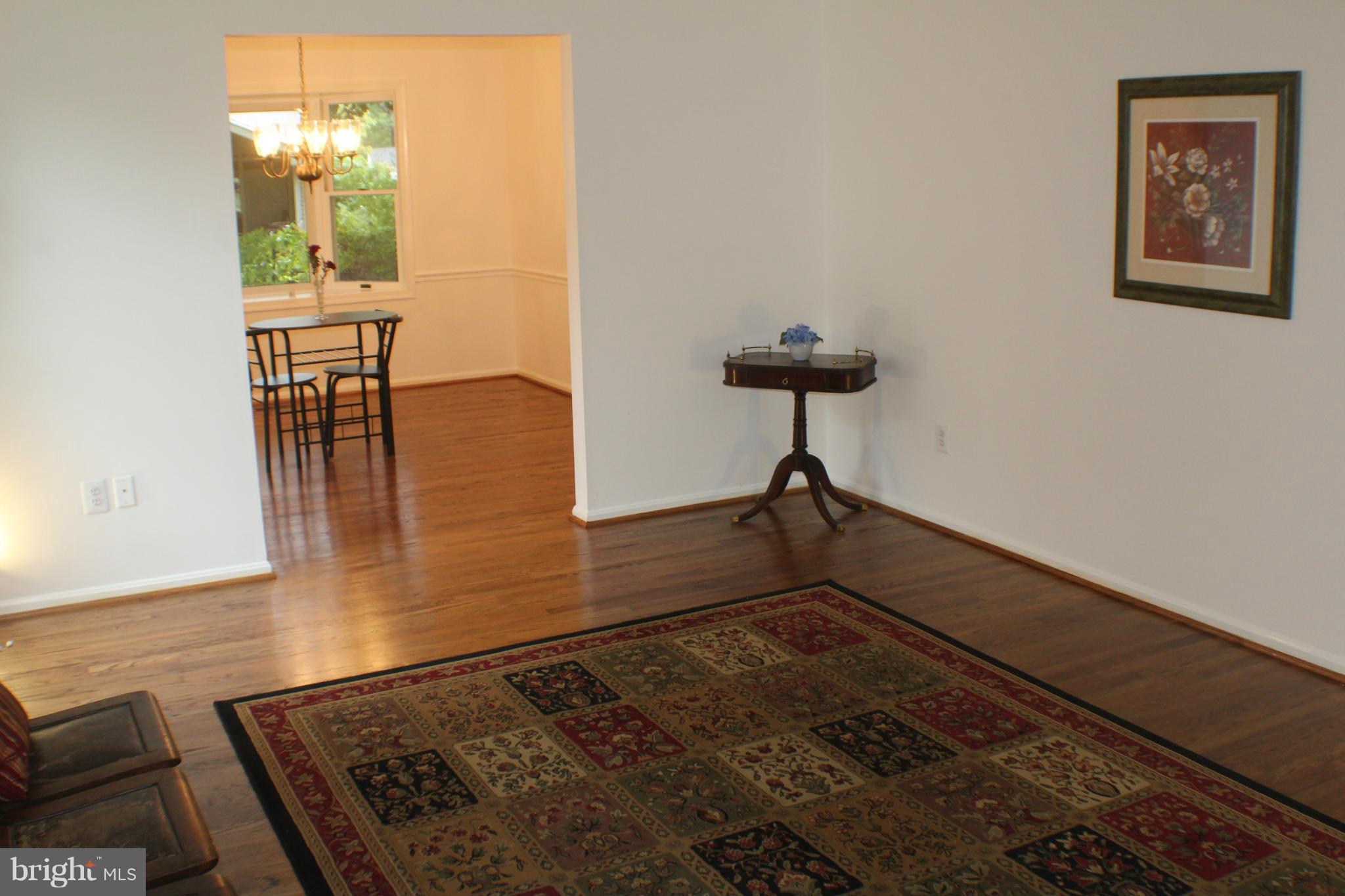 105 Summit Hall Road Gaithersburg, MD 20877 - Photo 4 of 30 Living Room