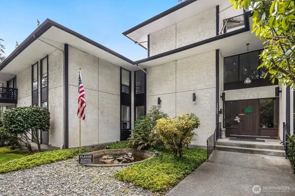 $279,500 | 19409 56th Avenue West, Unit 202, Lynnwood, WA 98036