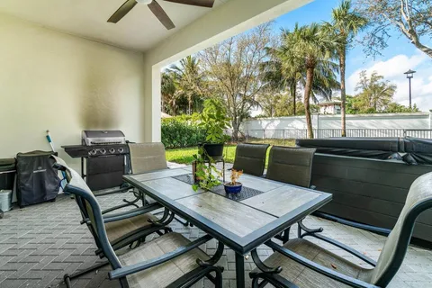 a view of a house with backyard and garden