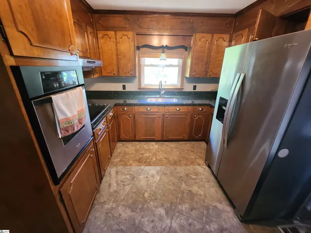 $275,000 | 204 Ridge Drive, Laurens, SC 29360