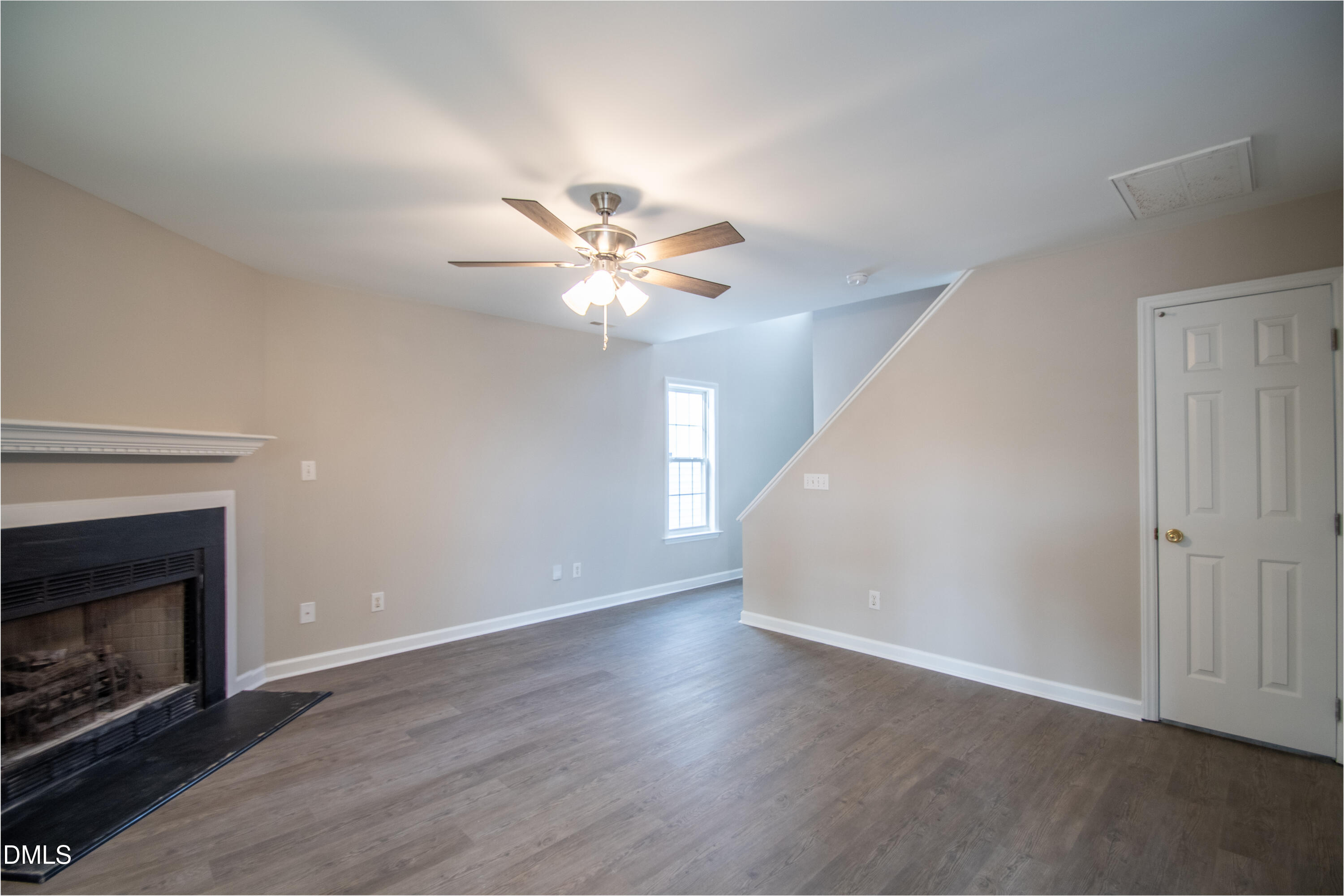 5436 Grand Traverse Drive Raleigh, NC 27604 - Photo 5 of 31 Living Room