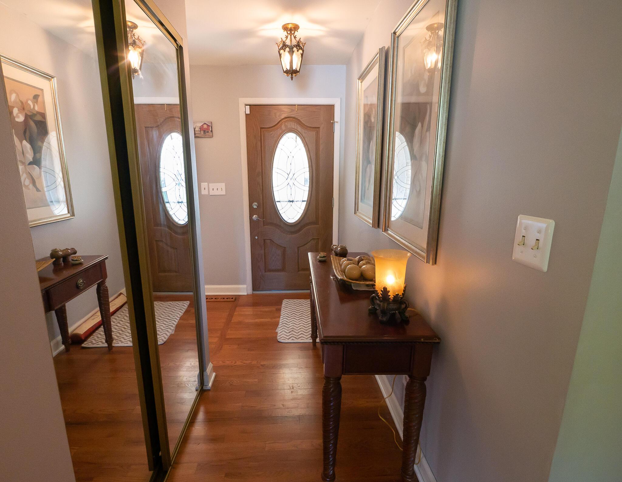 1266 Thurell Road Columbus, OH 43229 - Photo 14 of 48 Entry1