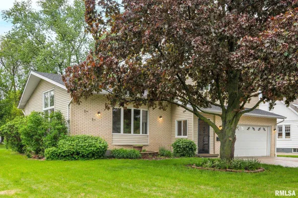 $342,900 | 219 West Birchwood Street, Morton, IL 61550