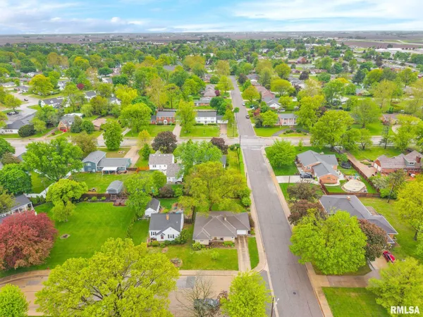 $342,900 | 219 West Birchwood Street, Morton, IL 61550