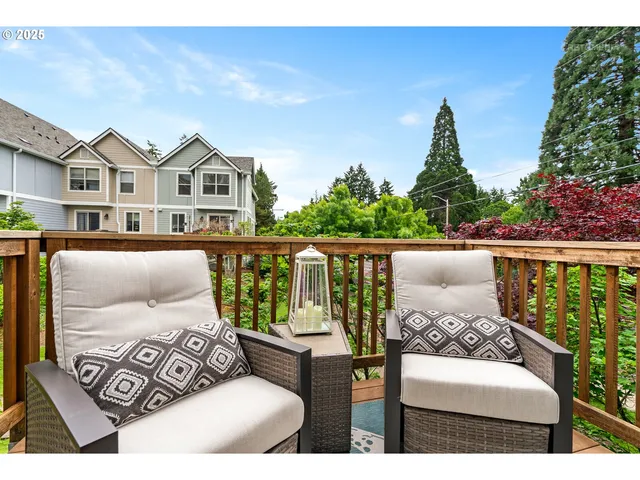 $412,500 | 1902 Northeast 48th Way, Hillsboro, OR 97124