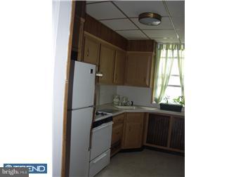 226 Kingston Road Upper Darby, PA 19082 - Photo 5 of 12