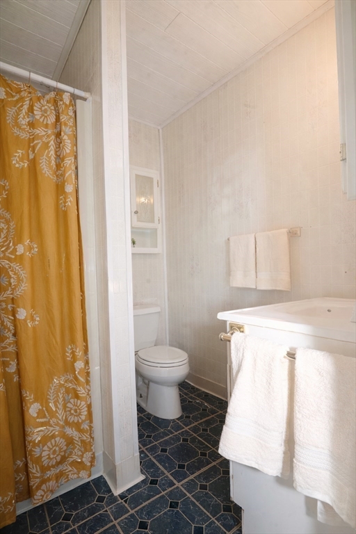 5 Crosby Street Webster, MA 01570 - Photo 11 of 35