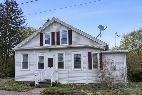$374,999 | 5 Crosby Street, Webster, MA 01570