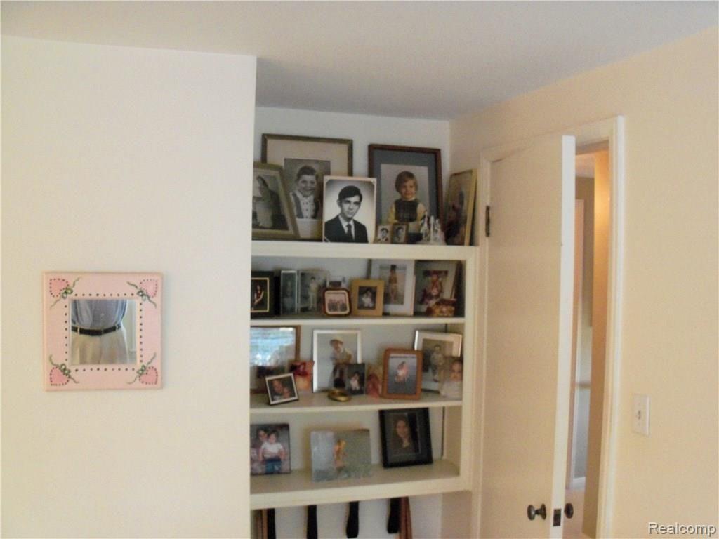 75 Colonial Road Grosse Pointe, MI 48236 - Photo 16 of 19 100_3559.JPG