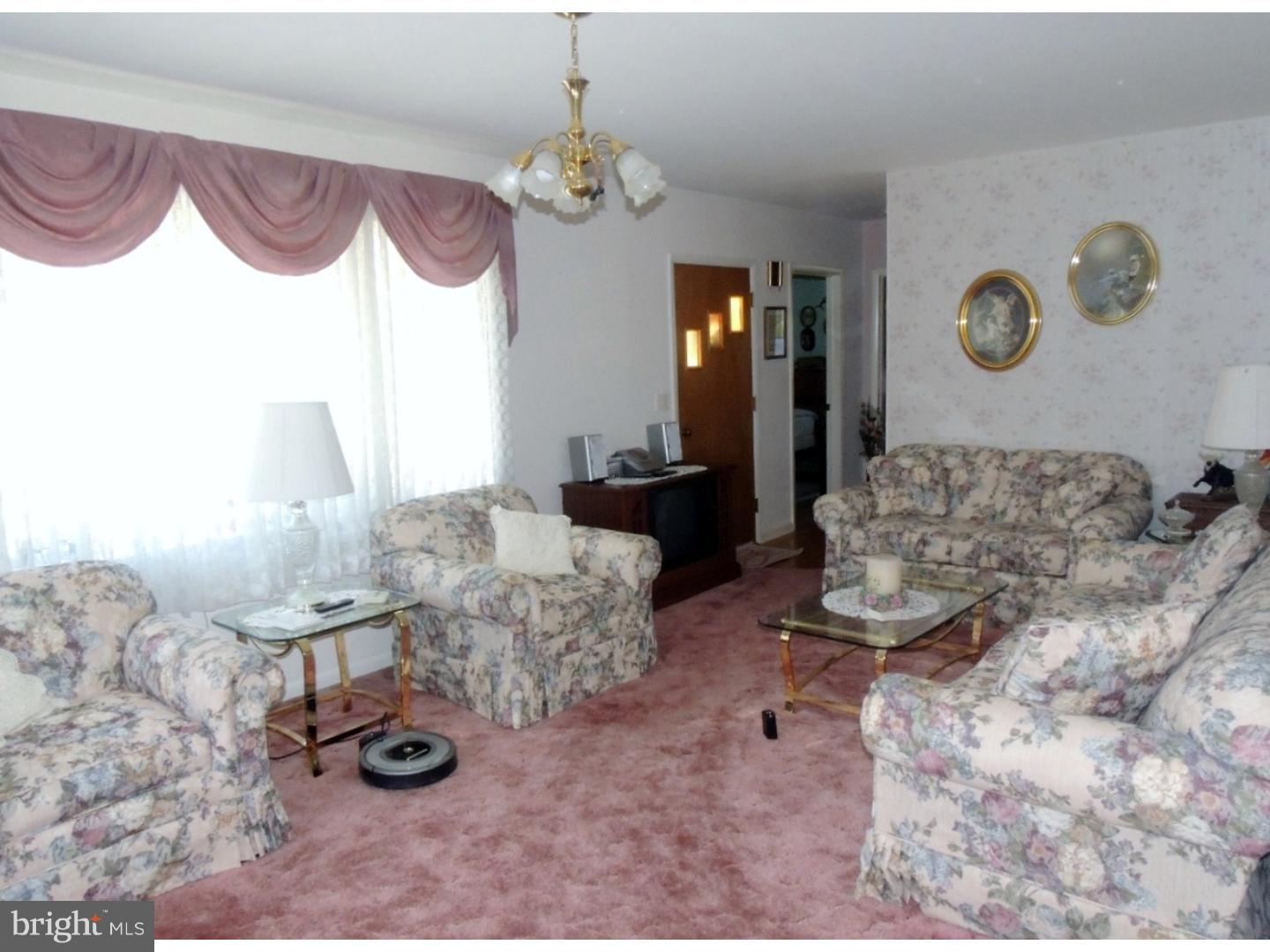 249 Woodruff Road Bridgeton, NJ 08302 - Photo 5 of 23 Living Room