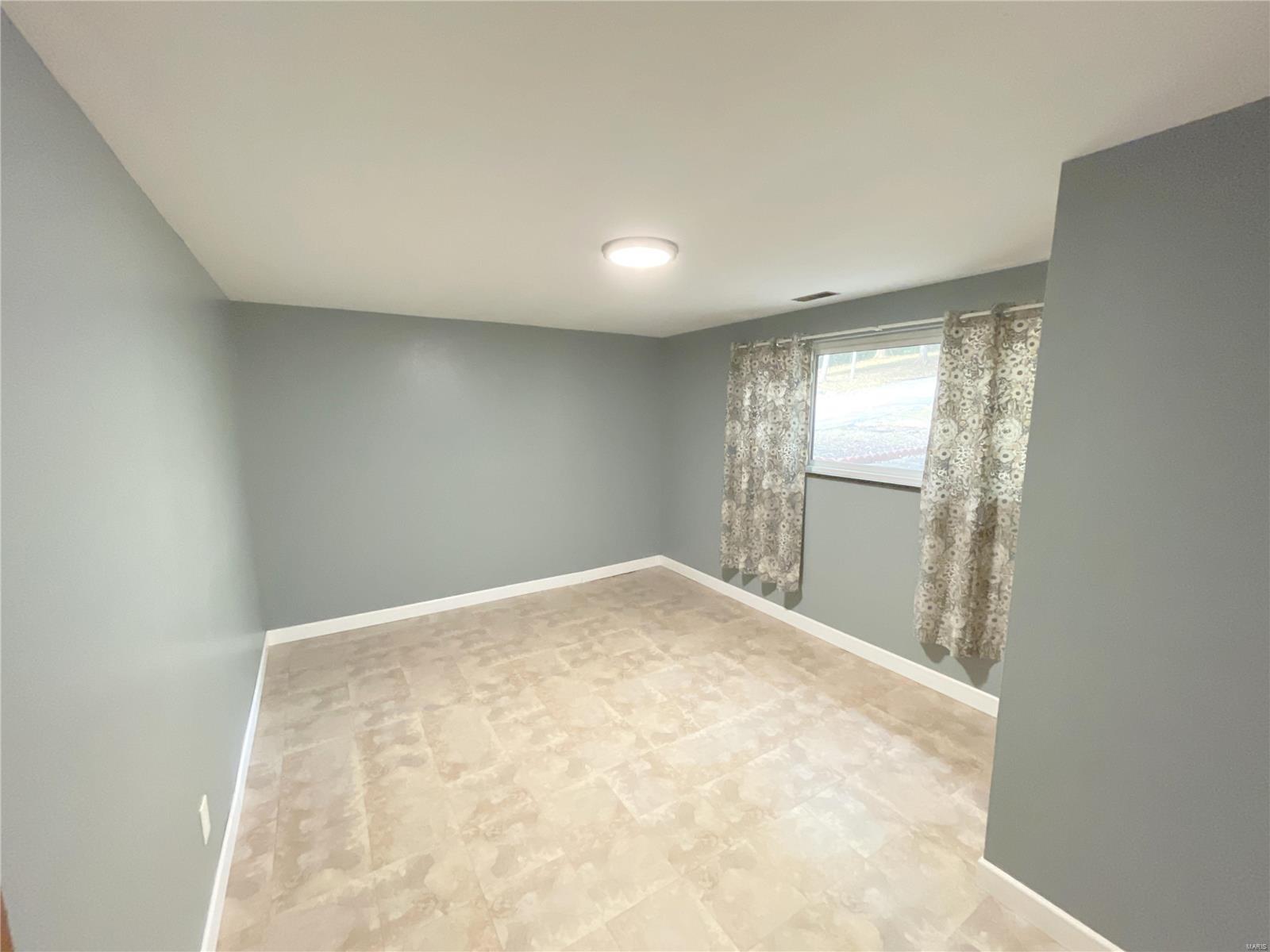 2138 Oakview Drive Imperial, MO 63052 - Photo 17 of 34