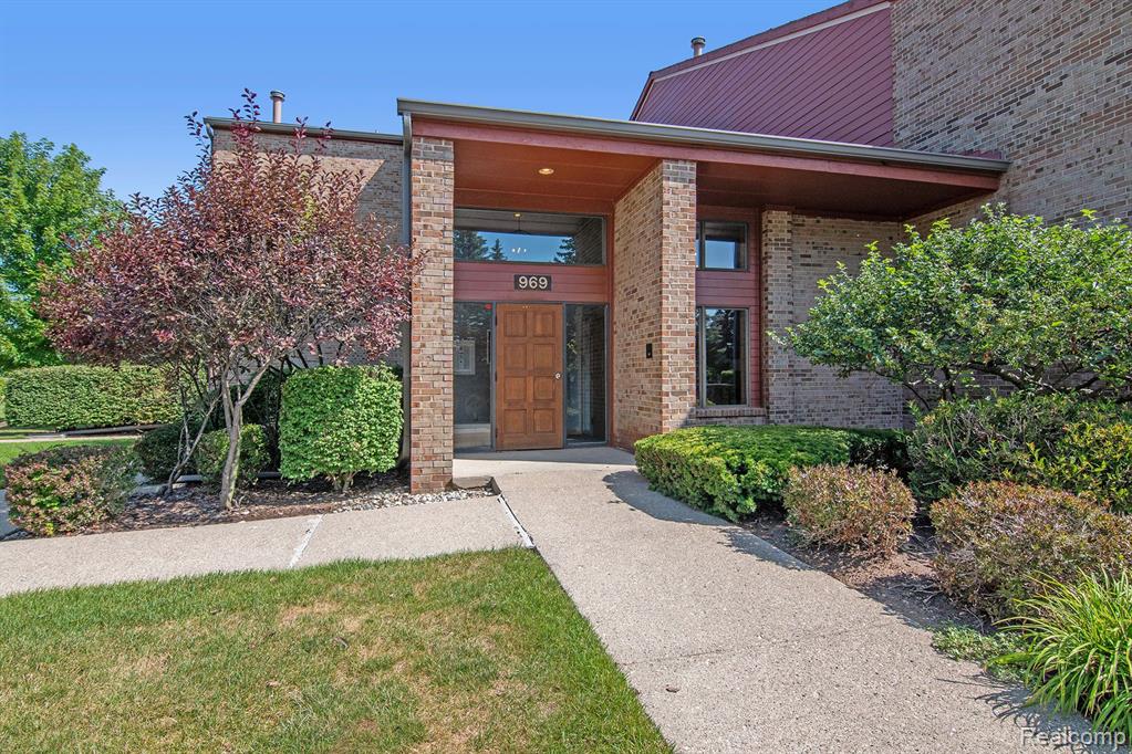 969 Green View Court, Unit 50 Rochester Hills, MI 48307 - Photo 1 of 18 Gallery Image 1