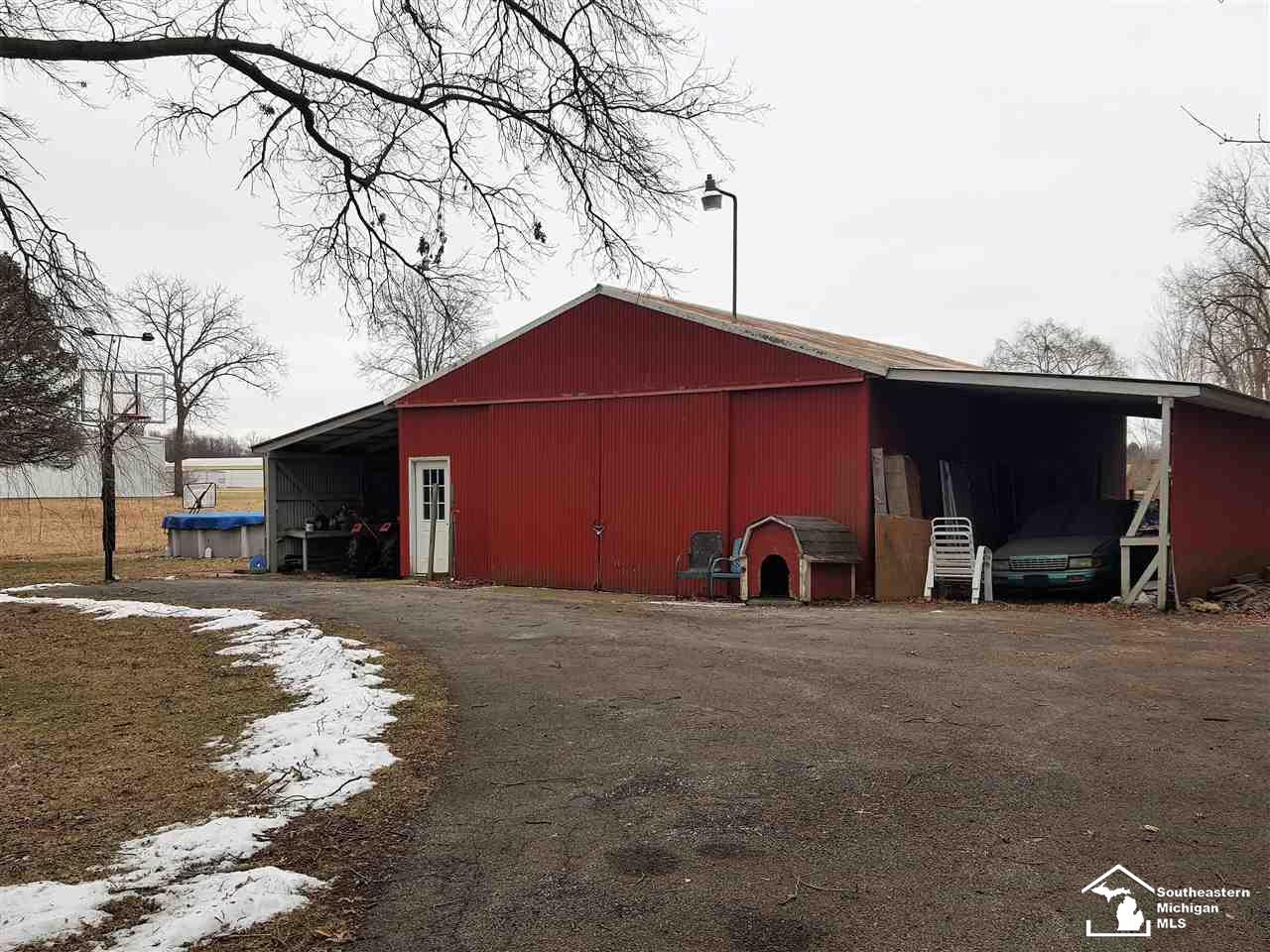 4455 Section Road Ottawa Lake, MI 49267 - Photo 18 of 24 Barn