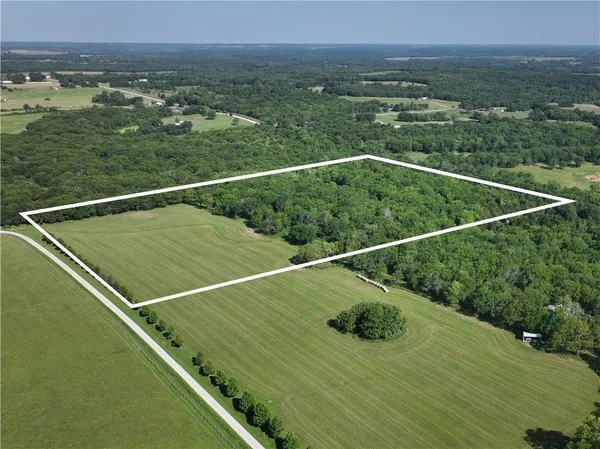$359,000 | 10500 East 329th Street, Drexel, MO 64742