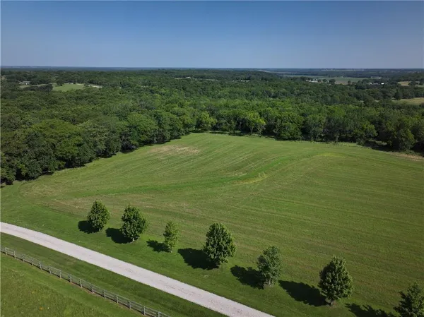 $359,000 | 10500 East 329th Street, Drexel, MO 64742