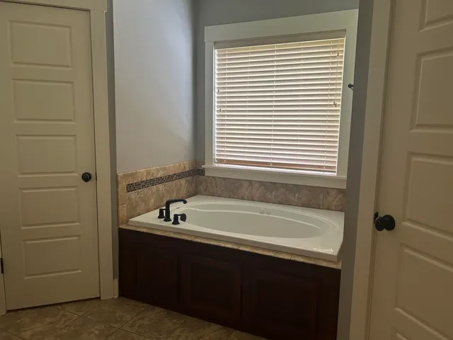 $2,700 | 8665 Seven Lakes Drive, Ooltewah, TN 37363