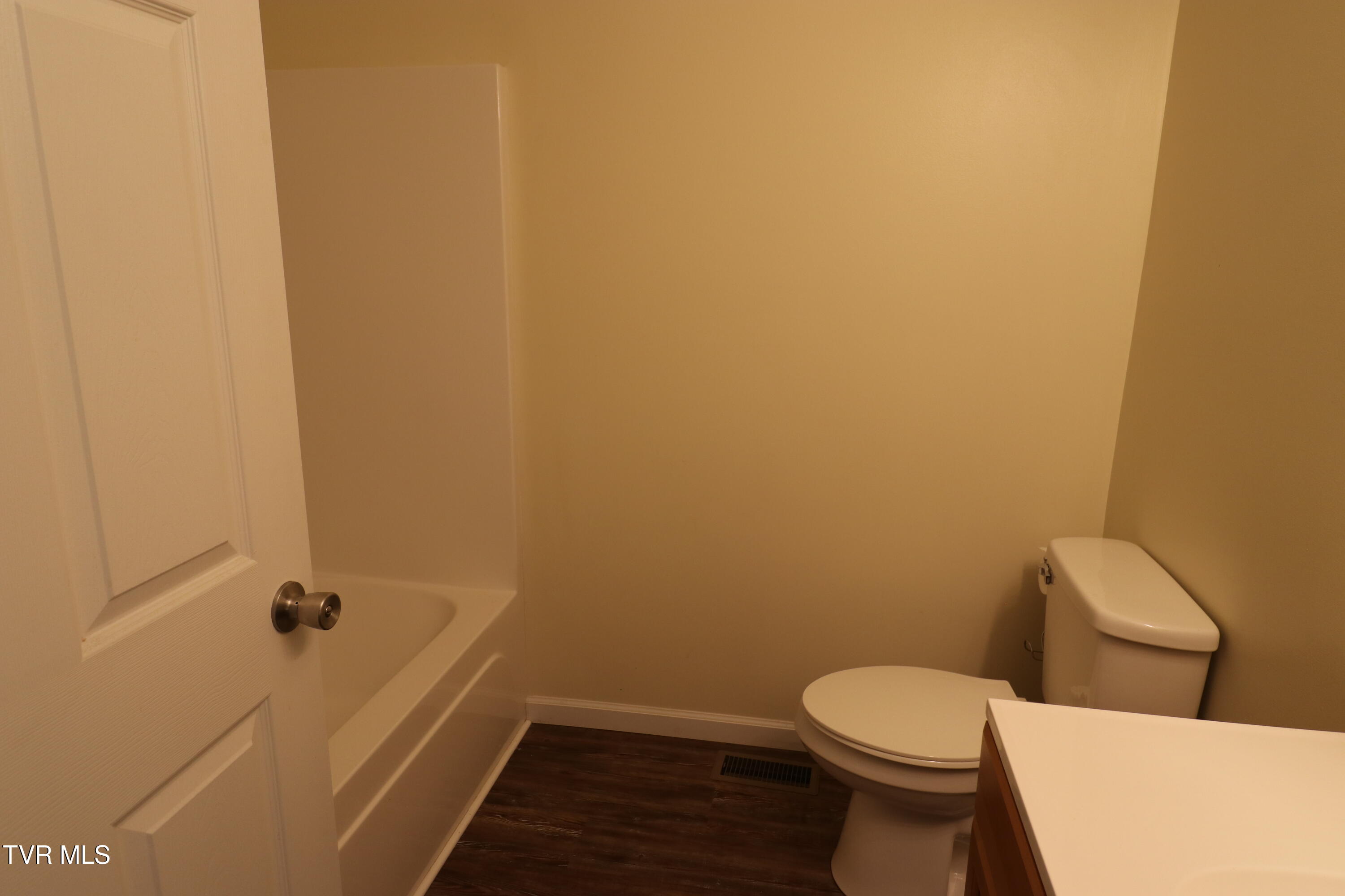 833 Dale Street, Unit 1 Kingsport, TN 37660 - Photo 12 of 17 IMG_2089