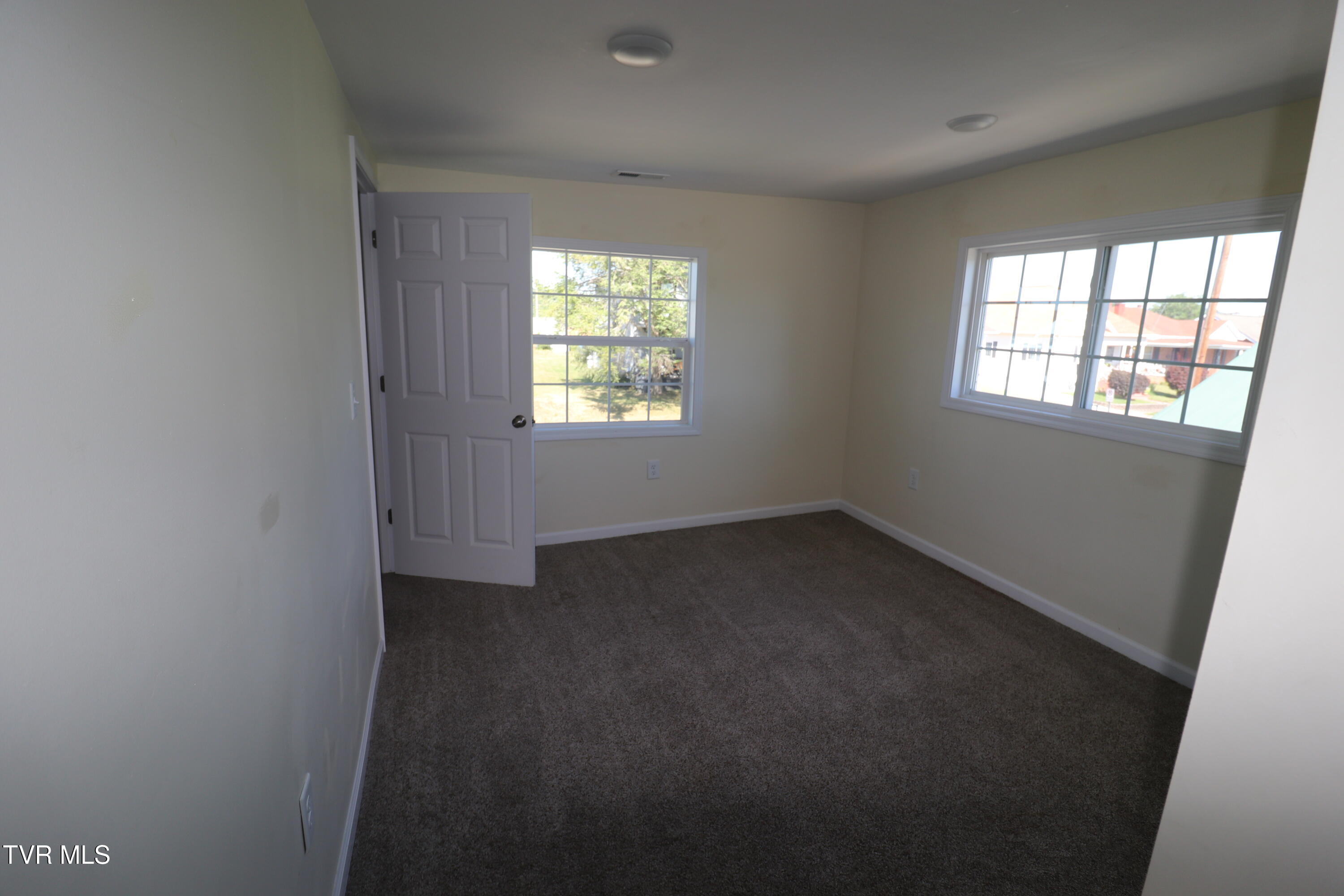 833 Dale Street, Unit 1 Kingsport, TN 37660 - Photo 15 of 17 IMG_2092