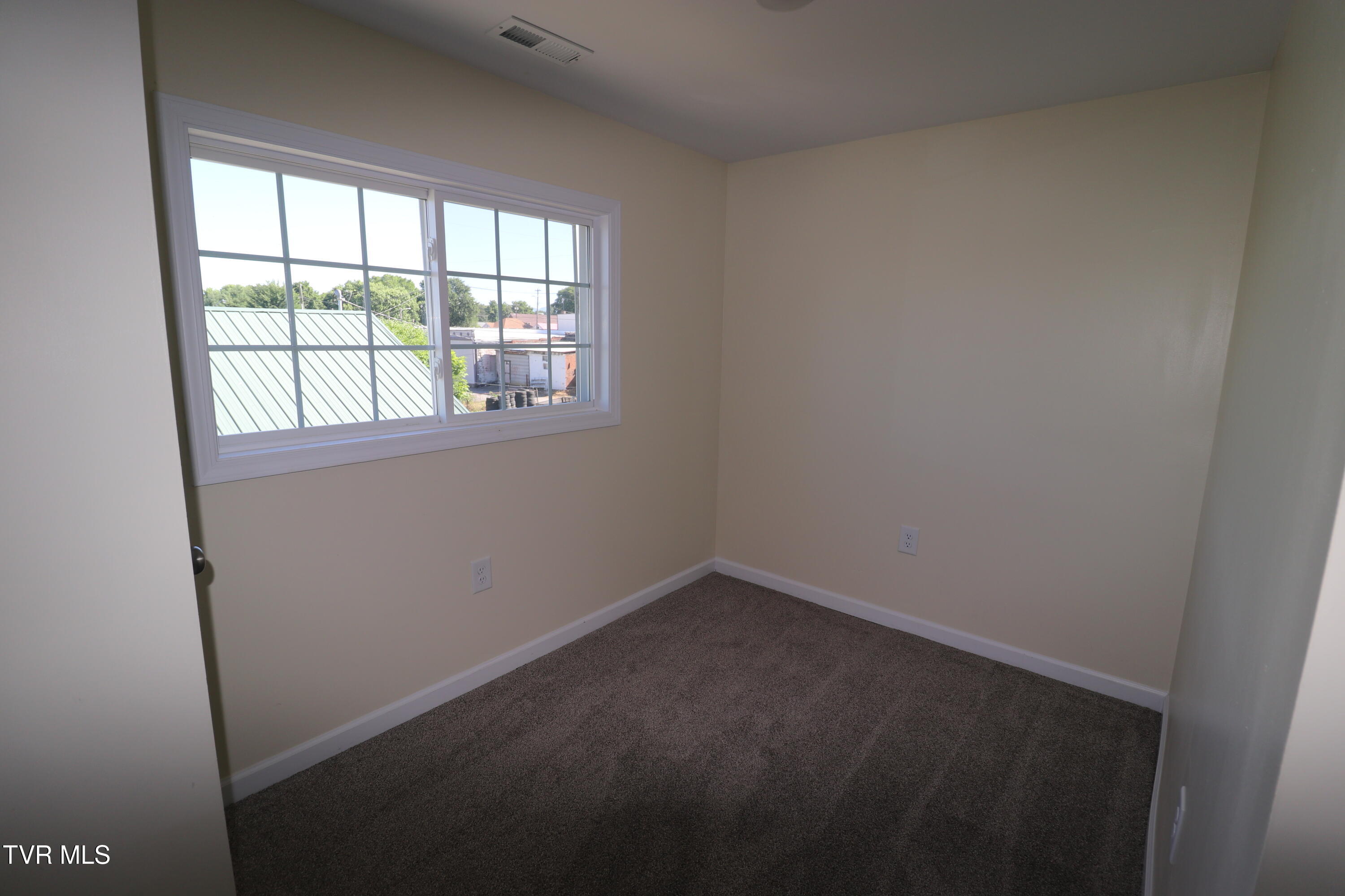 833 Dale Street, Unit 1 Kingsport, TN 37660 - Photo 16 of 17 IMG_2095