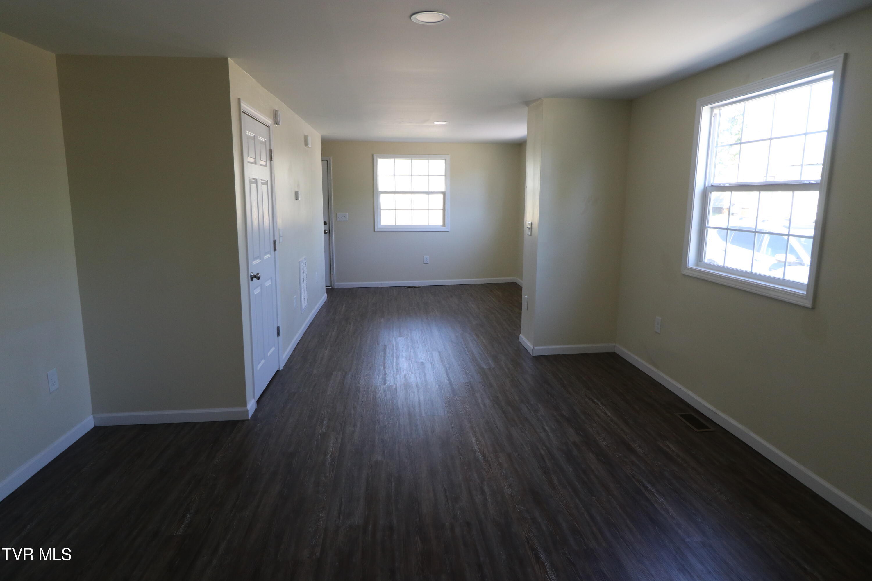 833 Dale Street, Unit 1 Kingsport, TN 37660 - Photo 2 of 17 IMG_2082