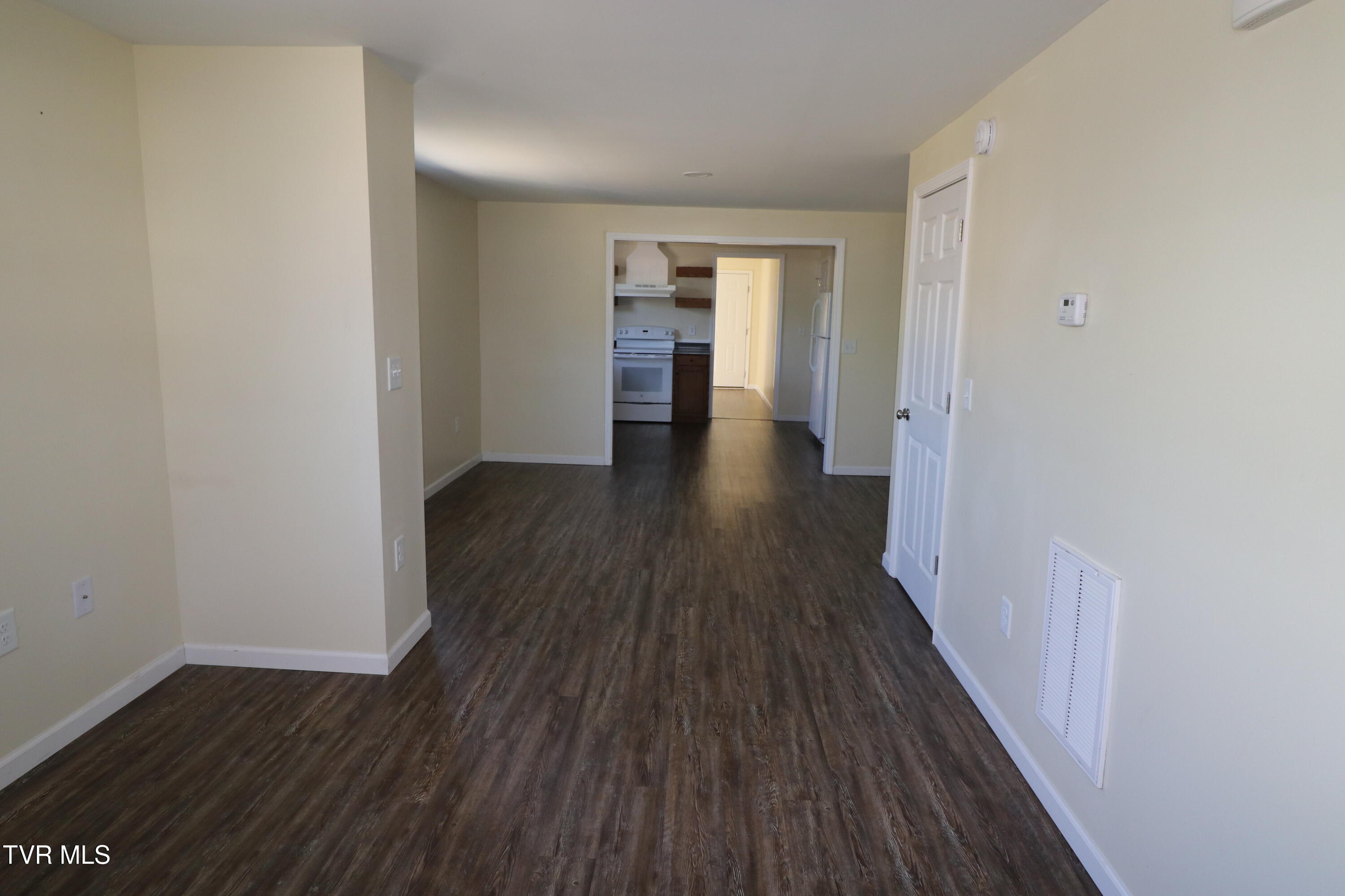 833 Dale Street, Unit 1 Kingsport, TN 37660 - Photo 3 of 17 IMG_2081