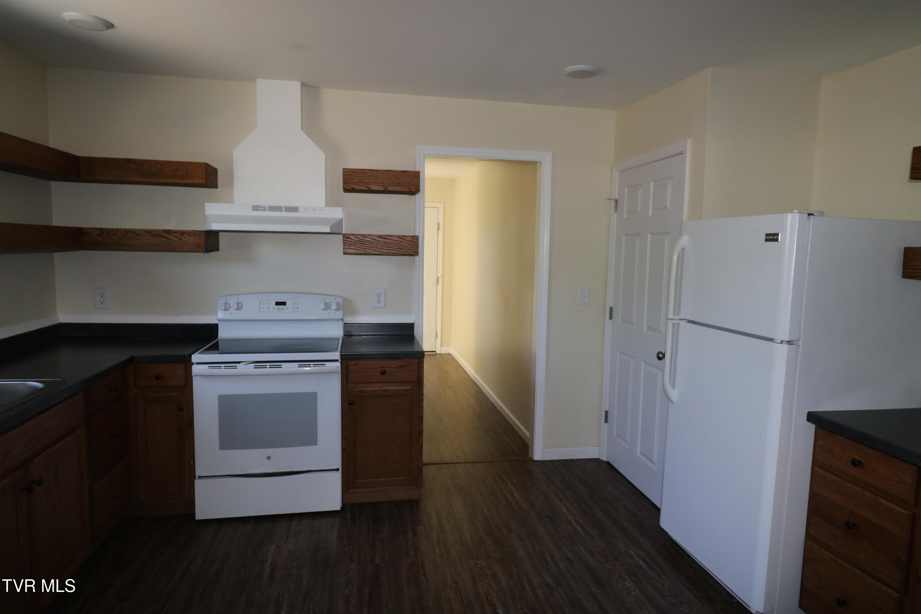 833 Dale Street, Unit 1 Kingsport, TN 37660 - Photo 6 of 17 IMG_2085